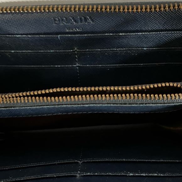 Prada Wallet blue authentic 100% Leather - Picture 8 of 10